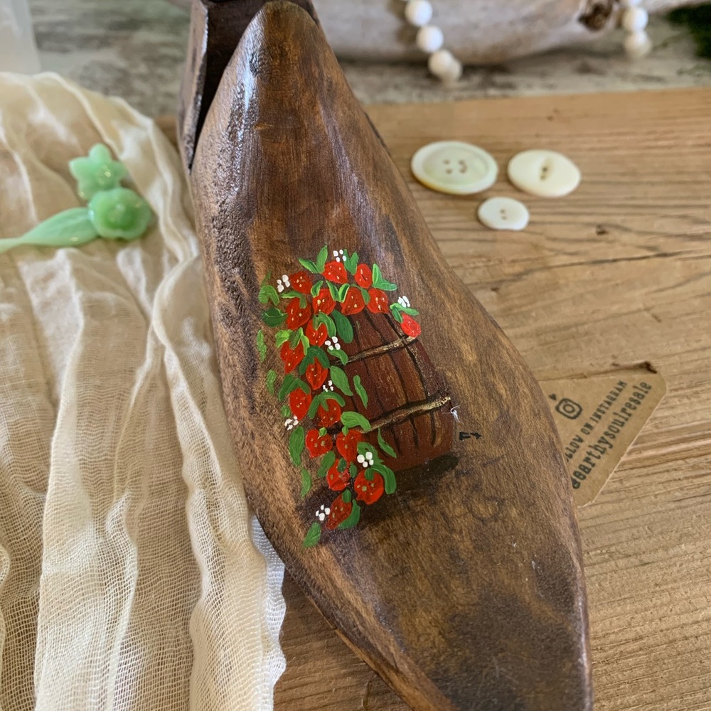 Antique Wood Shoe Form 🍓 Unique Home Decor / Rustic / Gift / Wooden / Nature - Picture 8 of 9